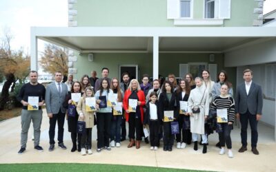 Veliki uspjeh naše učenice Nike Grzunov na županijskom natječaju povodom 1100 godina Hrvatskog kraljevstva!