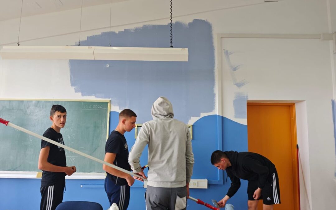 Učenici Strukovne škole Vice Vlatkovića pod mentorstvom svojih nastavnica struke uljepšali učionice naše škole