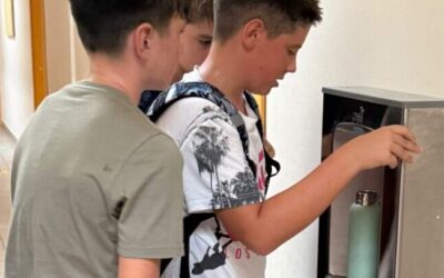 Velika novost za sve naše učenike i djelatnike – u školi imamo novu fontanu za vodu!